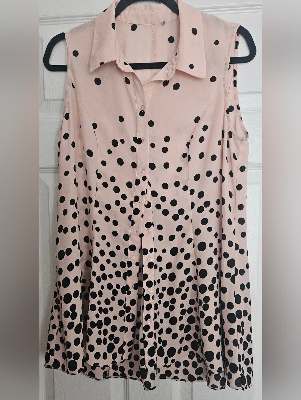 Sleeveless Pink Polka Dot Button-Up Dress. Size M. Great Condition.